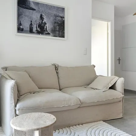 Apartment A102 T2 Chic Avec Terrasse *