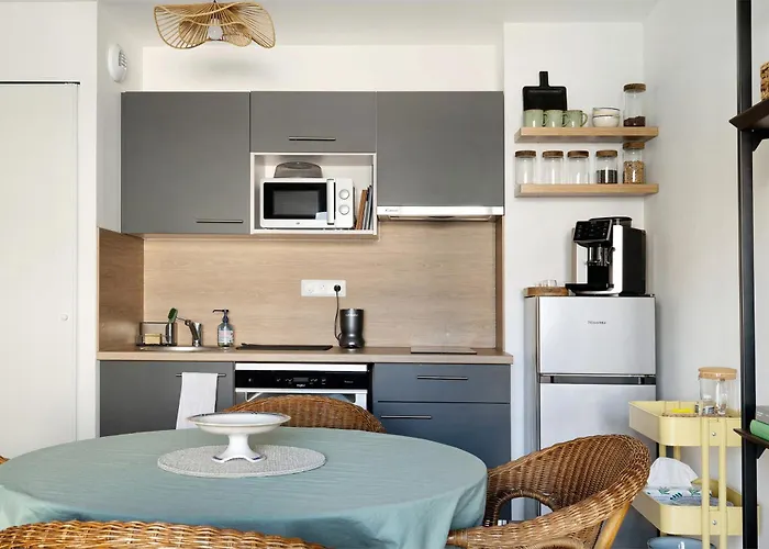 Cocon Terrasse Pres Du Port - A102 شقة *